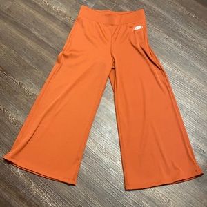 NWOT Cropped wide leg pants